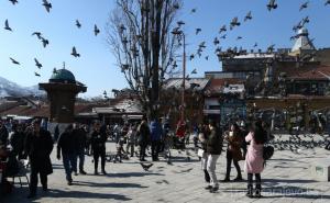 Kao da je proljeće: Sarajevo okupano suncem prepuno šetača